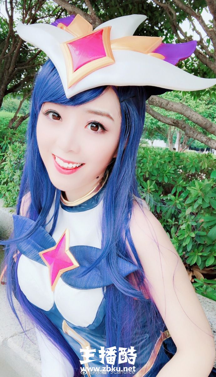 余霜COS星之守护者辛德拉:巴啦啦小魔仙 变身!