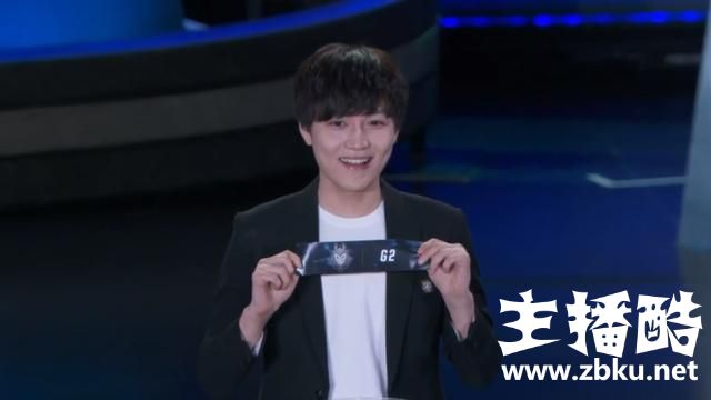 当RNG抽中G2时，G2选手瞬间自闭，锅老师这个表情太真实了
