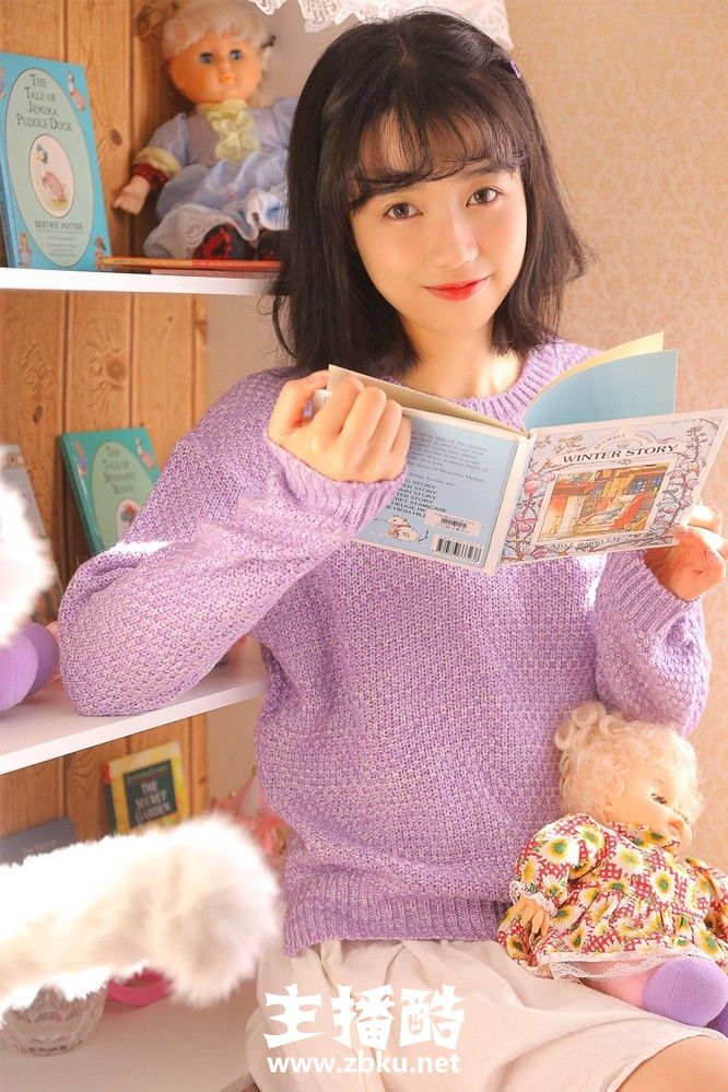 死水库泳衣美女齐耳短发红色外套窈窕身材四肢修长图片