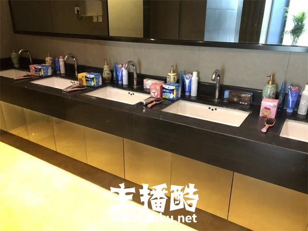 RNG主场运营之道：从电竞海底捞变成了大型宠粉现场