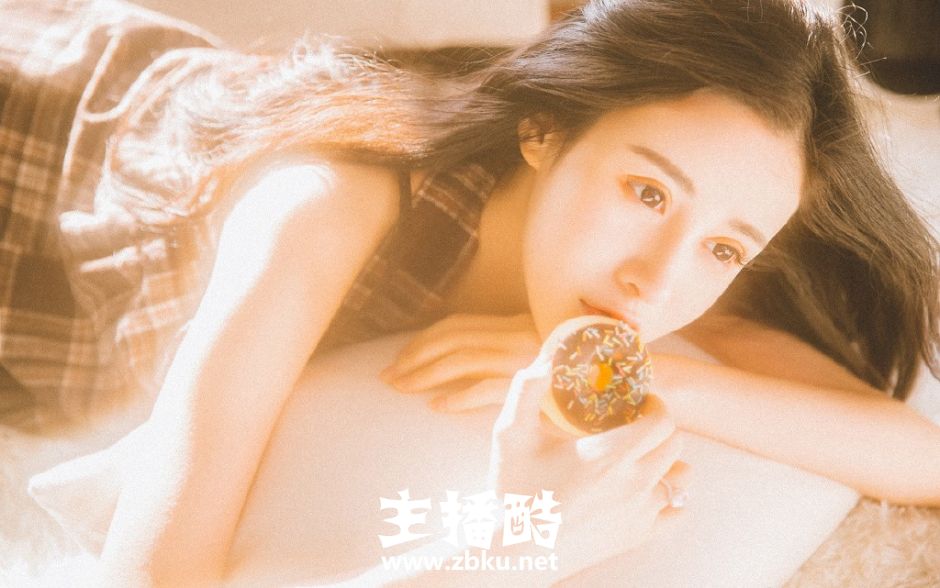欧式双眼皮美女黑白格子连衣裙波浪卷发美目盼兮图片