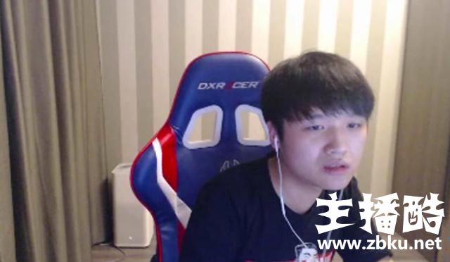 LOL微笑：WE队内大概情况已经摸清楚，下个赛季队伍会有改变！