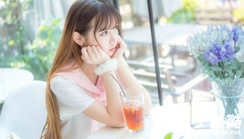 肉嘟嘟娃娃脸美女学生妹粉嫩校园制服露细胳膊小白腿图片
