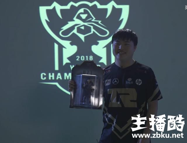 选手本人看到《登峰造极境》的反应？UZI羞耻大笑：这是什么啊