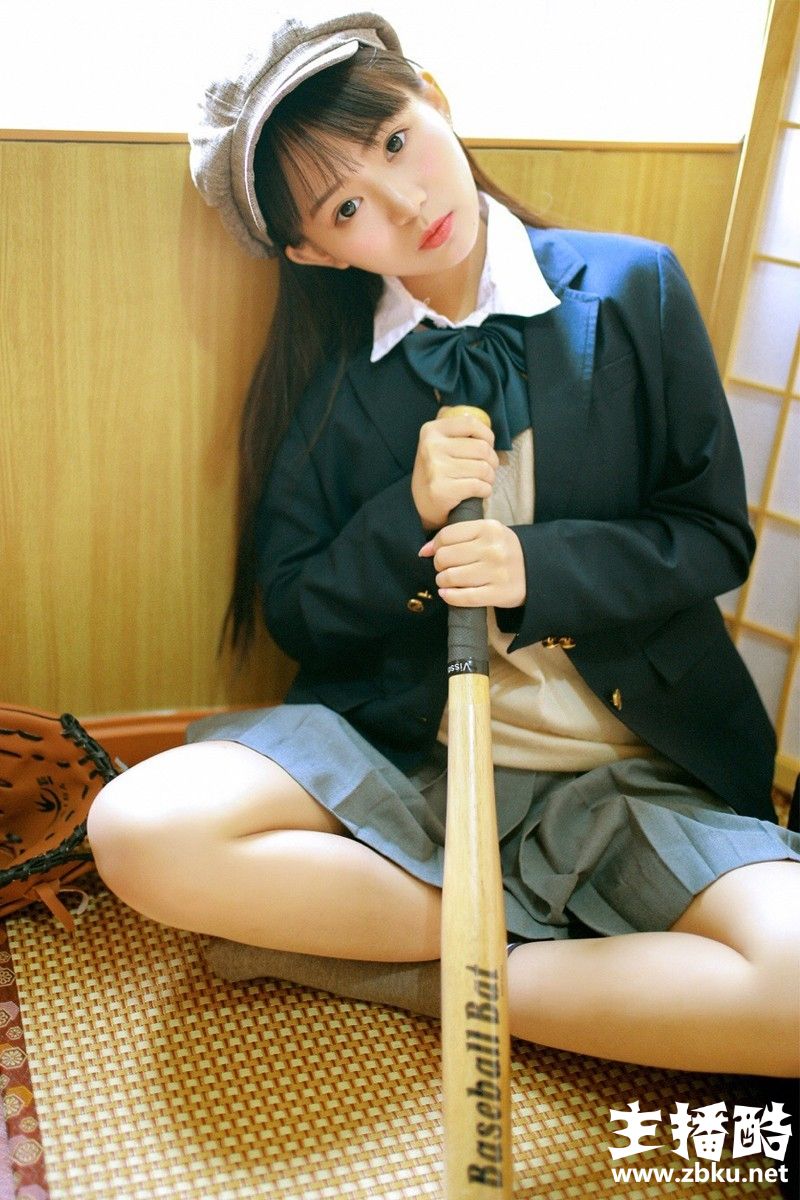 粉扑扑脸蛋日系美女大眼睛小嘴巴校园制服配贝雷帽图片