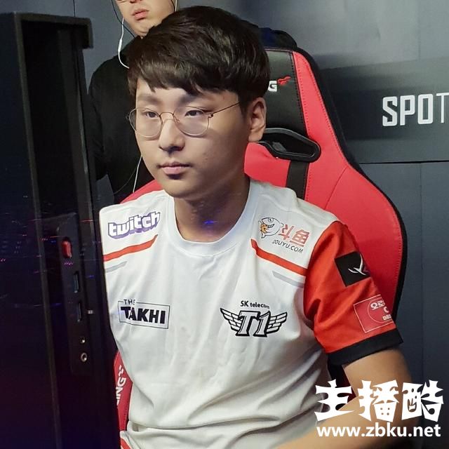 SKT终于更换打野了？黑皇退休，Faker亲口承认新人大师水平
