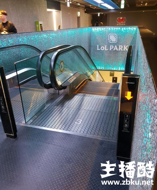 韩国LOL公园承办S8入围赛 众职业选手参与开馆活动