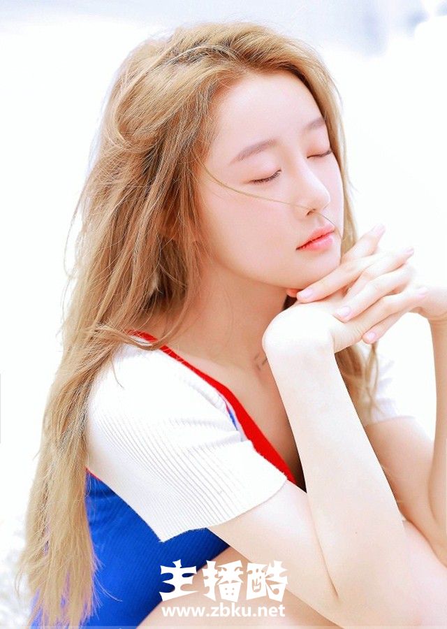 闪亮大眼睛美眉白瓷肌肤吹弹可破五官笔挺气质温柔图片