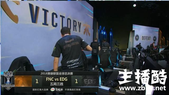 LOL主播草莓怒喷LPL教练：全都是混子，要我教你们怎么打中上野？