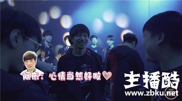 三队灵魂人物同框出现 厂长小狗后台热聊打破不和谣言