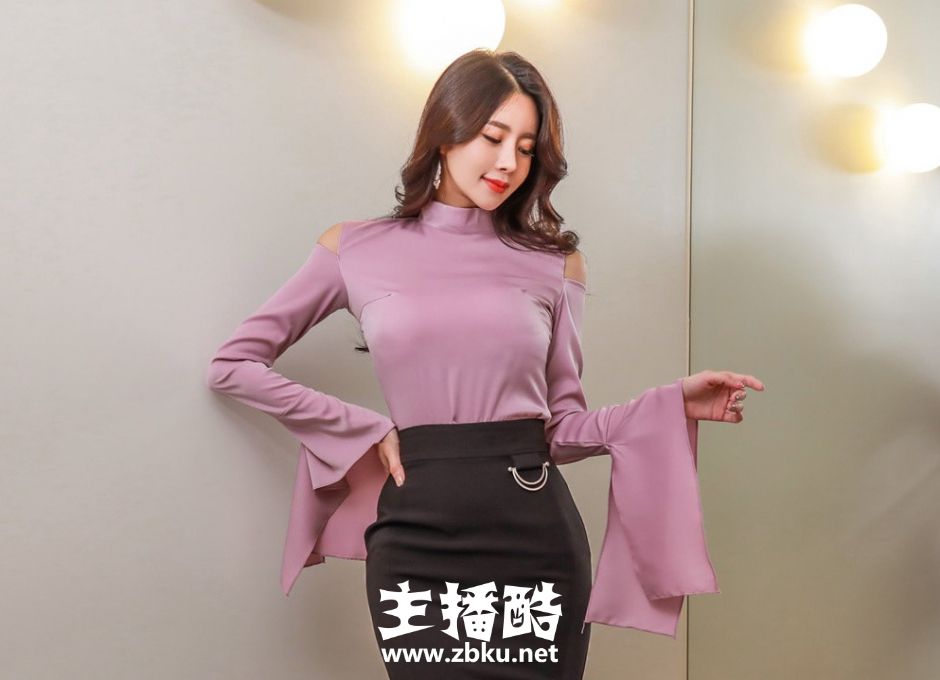 性感红唇少妇紧身包臀短裙前凸后翘高跟美腿紧致丰满图片
