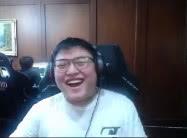 Uzi直播亚索，全程笑个不停，完美诠释快乐风男含义！