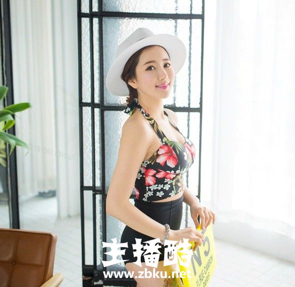 碎花比基尼美女李妍静粉嫩香唇肤白貌美身材玲珑有致图片
