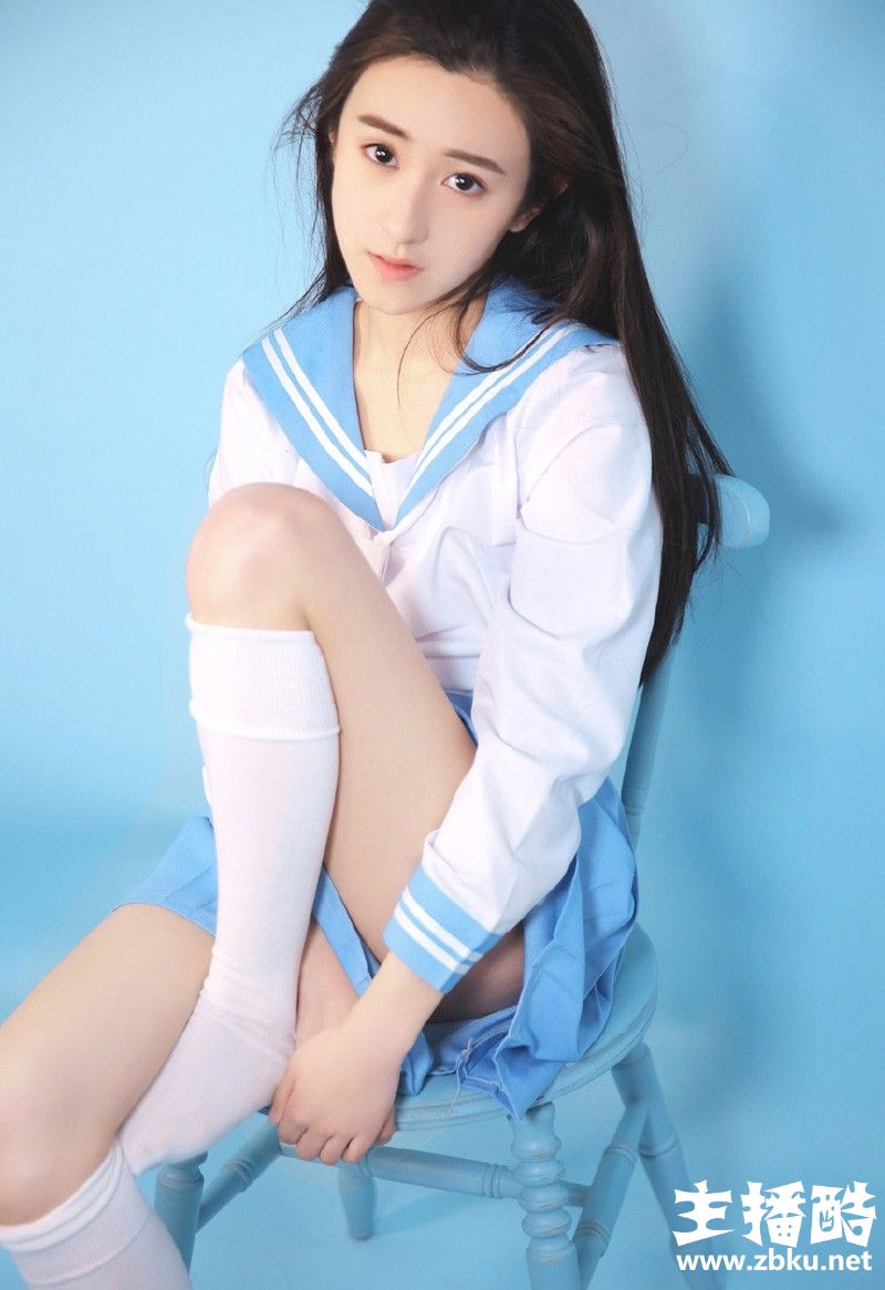 薄嘴唇杏仁眼氧气美女柔顺直发零瑕疵毛孔皮肤细腻图片