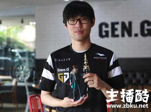 选手本人看到《登峰造极境》的反应？UZI羞耻大笑：这是什么啊