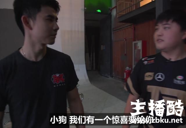 选手本人看到《登峰造极境》的反应？UZI羞耻大笑：这是什么啊