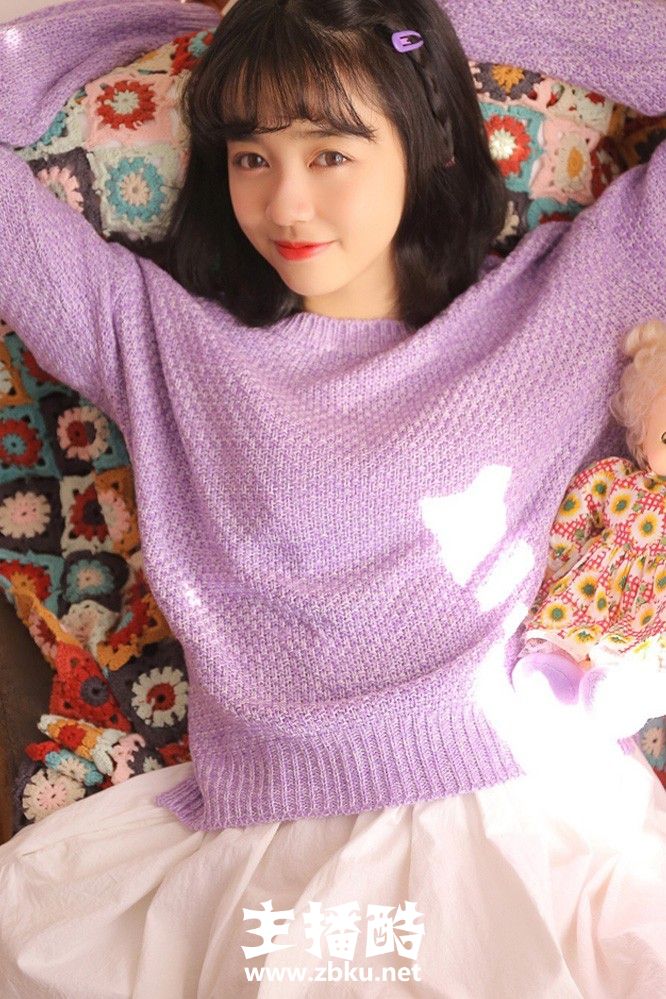 死水库泳衣美女齐耳短发红色外套窈窕身材四肢修长图片