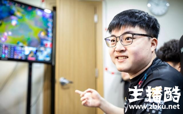 娃娃谈RNG加赛战胜C9：最后那波团打得确实好，Uzi这名选手太可怕