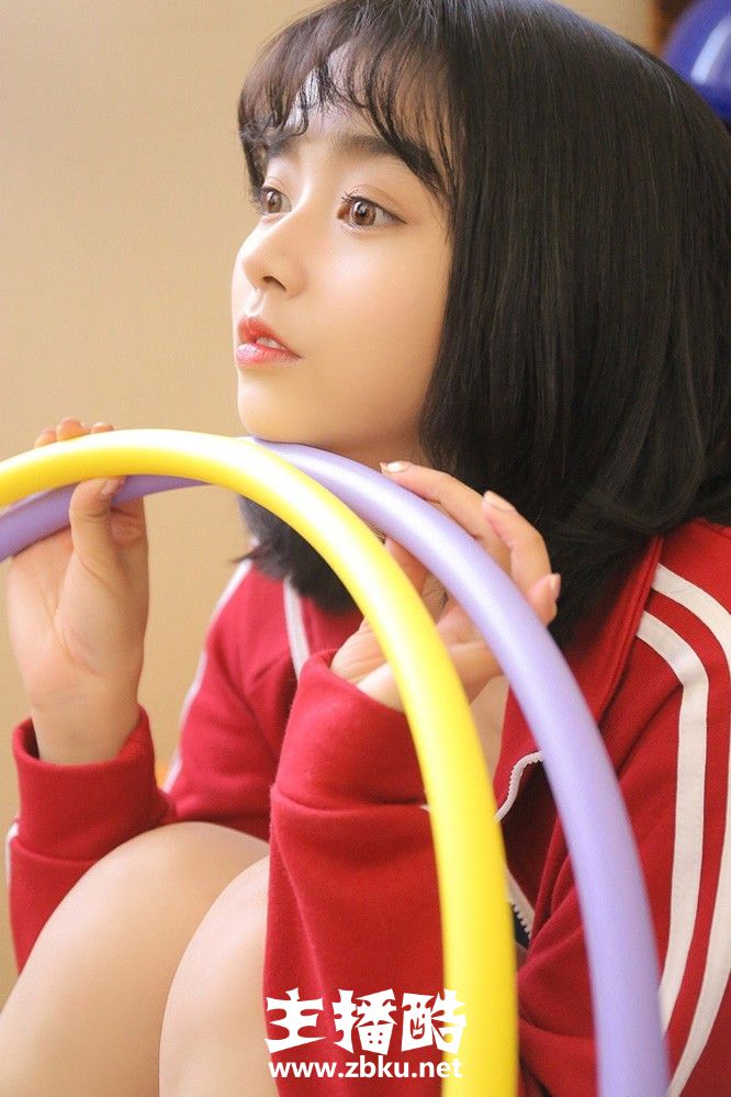 死水库泳衣美女齐