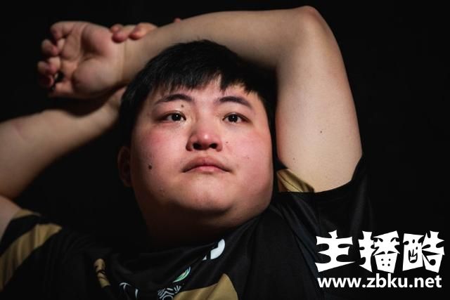 神超复盘RNG与G2比赛：小虎背一锅，Uzi背俩锅，教练问题最大！