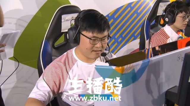 LOL：中国队让一追二晋级决赛，Uzi赛后一幕让无数粉丝泪目！