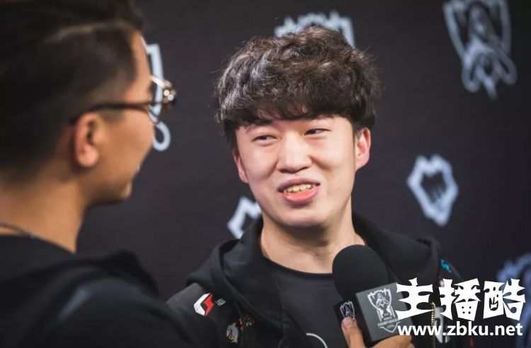 RNG选手快问快答 Letme在女朋友和电脑之间选择后者