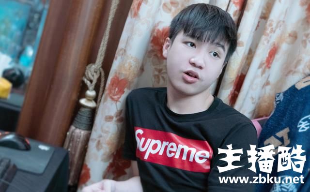 Letme和Caps深情互动？本以为是看Uzi和欧成面子，结果笑喷了