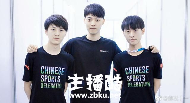 LOL亚运会：Meiko摘掉眼镜漏出本体 网友：这么多年错怪超人编剧