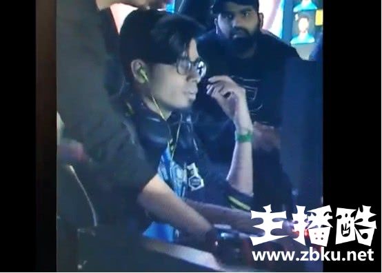 印度电竞选手开挂被裁判当场发现 暴露后选手表情亮了