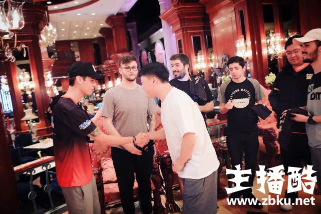 RNG与KBM交换队服 战队之间的互动曾获外交部点赞