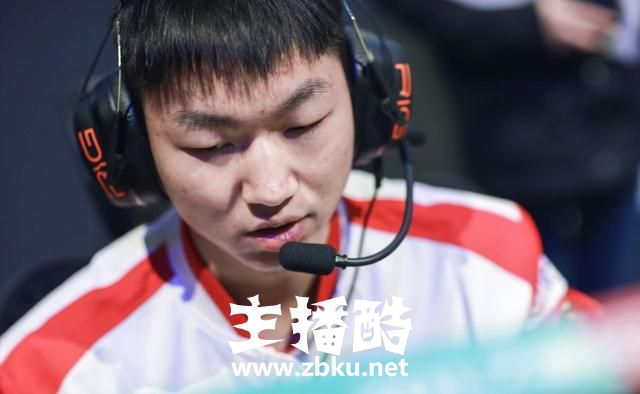 Condi遭到两位前女友微博接连手撕：S7期间还在嫖娼