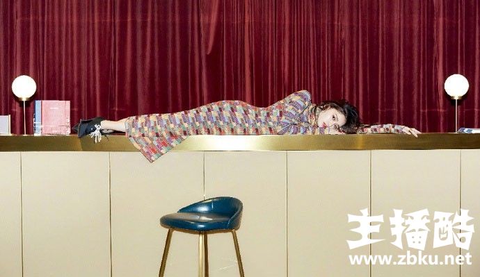 谋女郎林允俏丽脸蛋水嫩牛奶肌迷离眼神写真图片