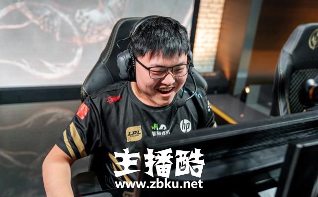 微笑谈亚运会LOL中国队夺冠：Uzi真的太强了，尺帝要被他打自闭了