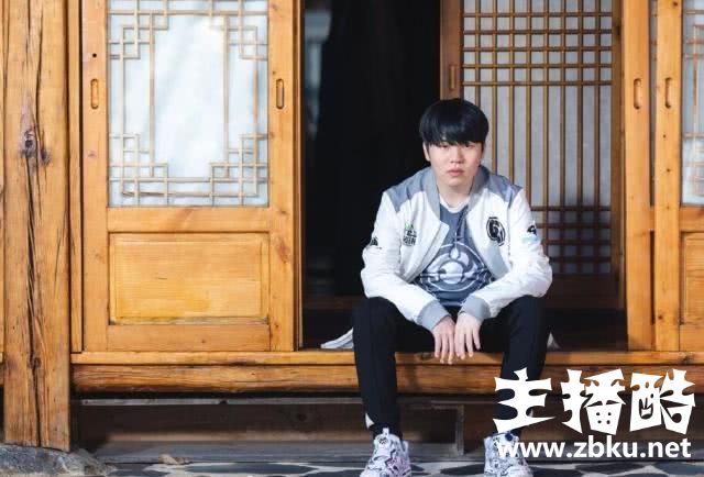 Rookie发文感叹夺冠 一个小细节透露他中文至少10级