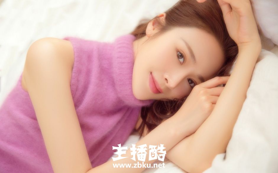 光滑牛奶肌美女气质成熟超短裤秀匀称美腿纤细藕臂图片