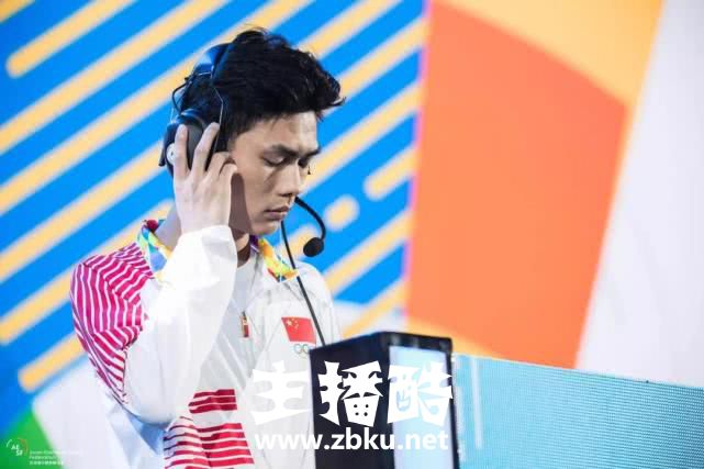 电竞力量哥的逆袭：从月薪3千到生日夜亚运摘得银牌