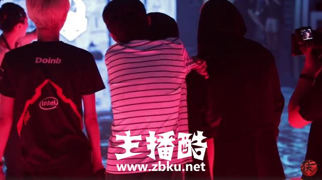 LOL：RW阿光已经被小明gank出错觉了？直言自己就是RNGay