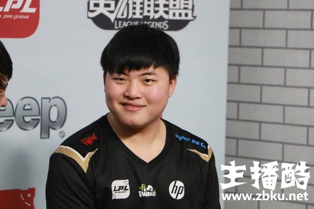 RNG选手谈队内地位排名，小虎只排第二，有个人全队都怕！