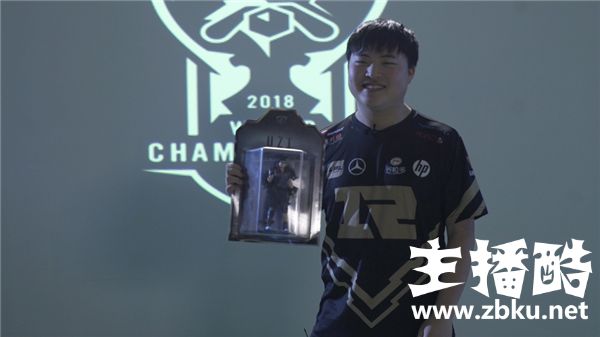拳头为主题MV四位选手送上定制手办 非卖品独一无二