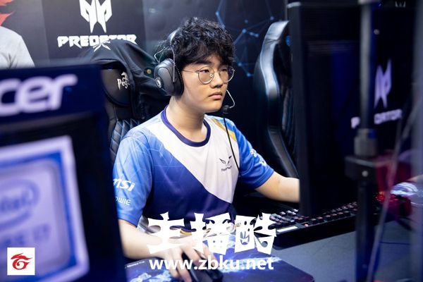 UZI沉迷排位无法自拔 上单对阵The Shy打得有来有回