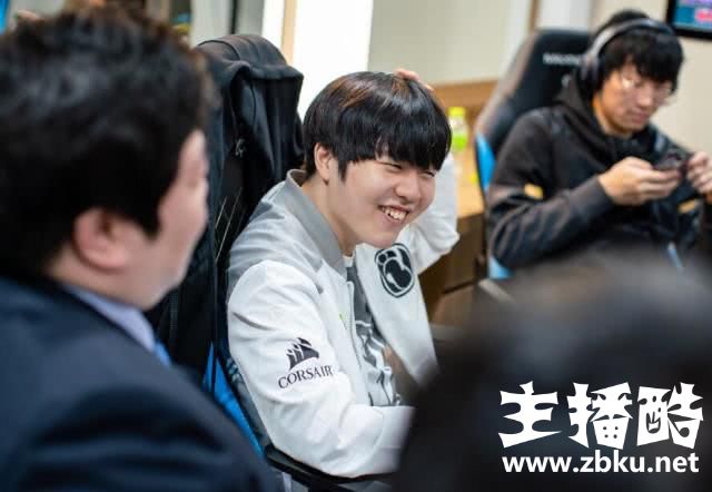 Rookie发文感叹夺冠 一个小细节透露他中文至少10级