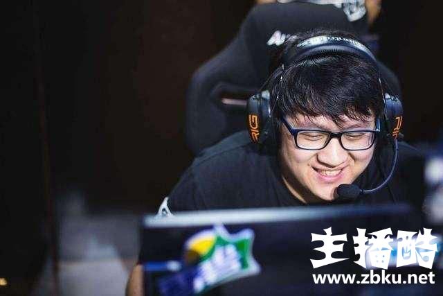 LOL笑笑：IG这支战队很纯粹基本没什么商务，选手在里面真的很开心