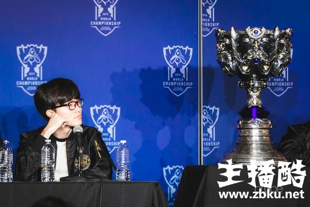 谦逊而不失礼貌，IG夺冠后Rookie致敬Faker：他的高度我仍需努力