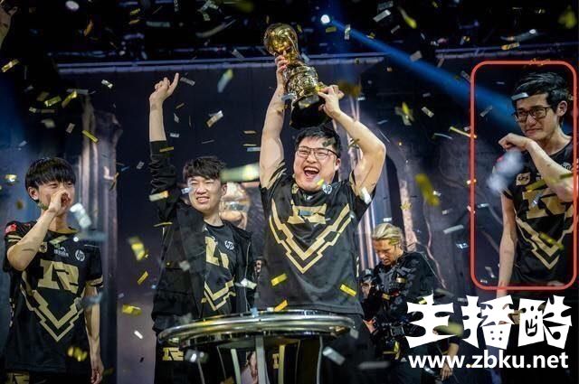 解说记得爆料卡萨感情史：他以前受过情伤，喜欢的妹纸跟别人跑了