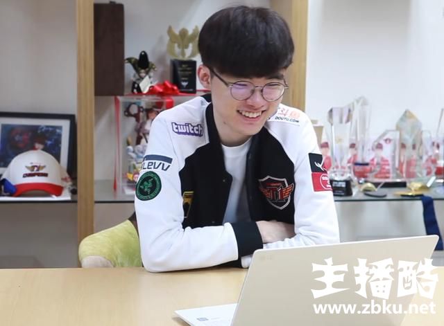 选手本人看到《登峰造极境》的反应？UZI羞耻大笑：这是什么啊