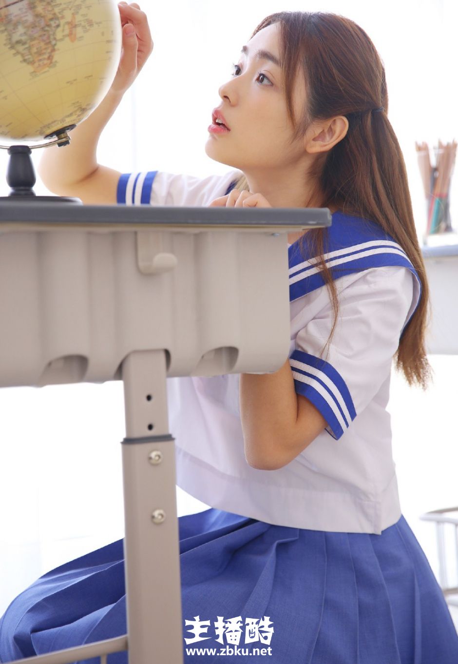 JK水手制服校花女神表情灵动气质清新教室搞怪图片