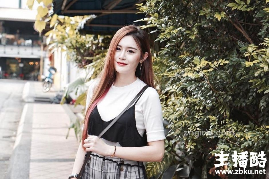 马来西亚清纯白嫩美女Diorlynn Ong性感美拍生活图片