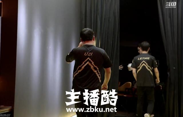 RNG15分钟暴打TOP创记录，网友：有Uzi的RNG太恐怖了
