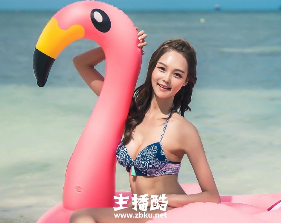 度假美女柳枝腰筷子腿三点式比基尼秀凹凸有型身材图片
