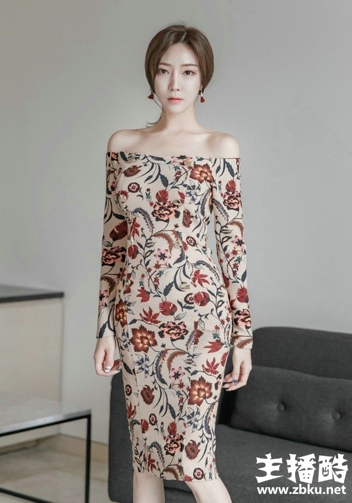 俏丽脸蛋美女精致妆容一字肩礼裙露锁骨玲珑有致图片